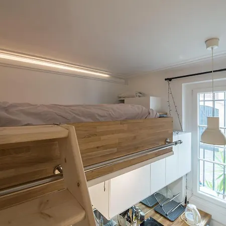 Modern Studio Proche De Montmartre Париж